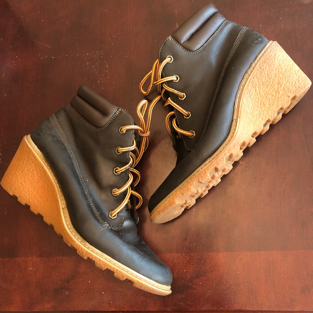 Timberland Black Leather Wedge Ankle Boots with Tan Crepe Sole